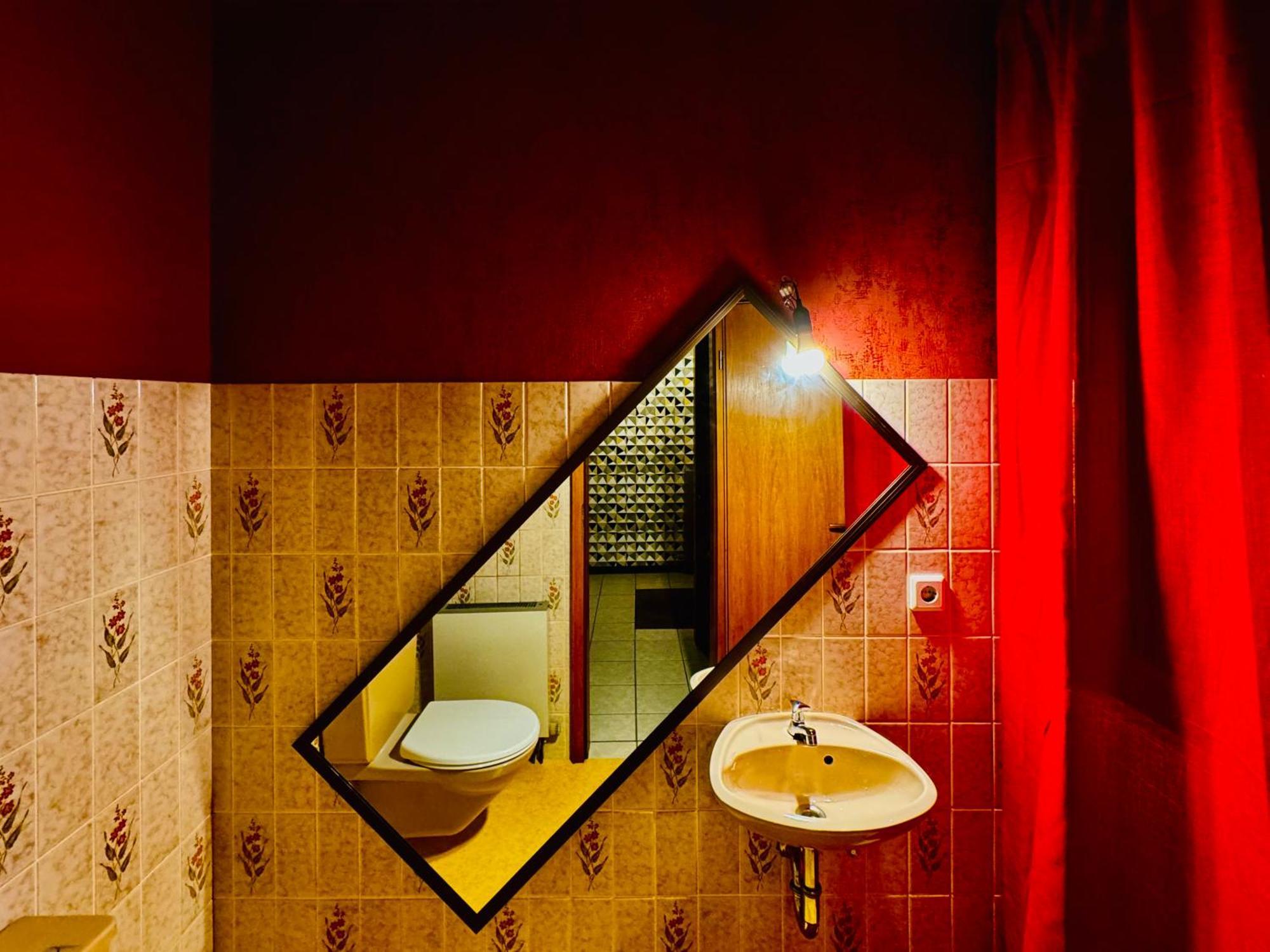 Bookeinfach Bad Ems - Private - Sauna Jacuzzi Whirlpool Swimmingpool Alahna Sup Beachvolleyball Billiards Ping Pong Cinema Theater Music Disco Ball Bbq Und Parkplaetze Exterior photo
