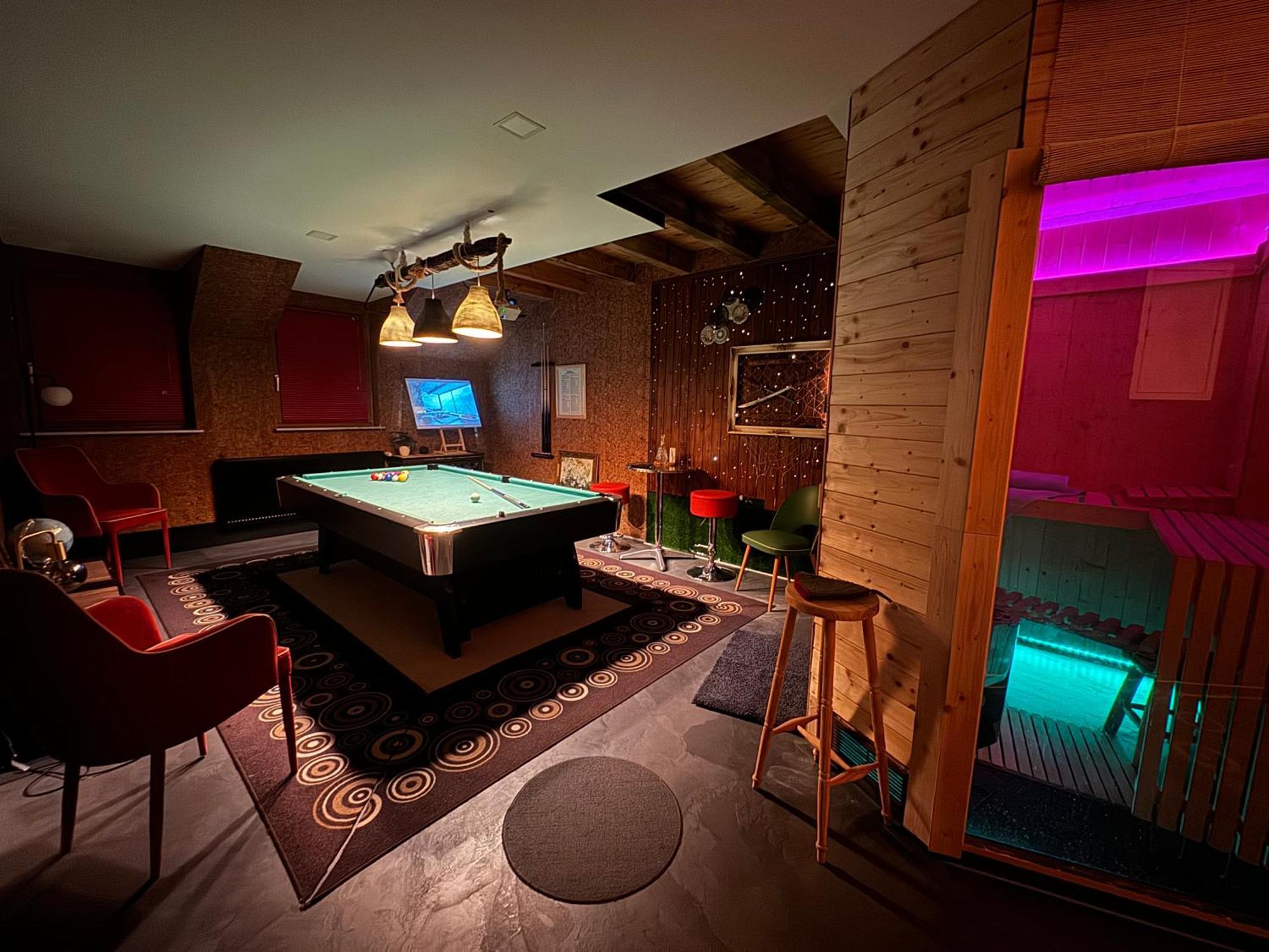 Bookeinfach Bad Ems - Private - Sauna Jacuzzi Whirlpool Swimmingpool Alahna Sup Beachvolleyball Billiards Ping Pong Cinema Theater Music Disco Ball Bbq Und Parkplaetze Exterior photo