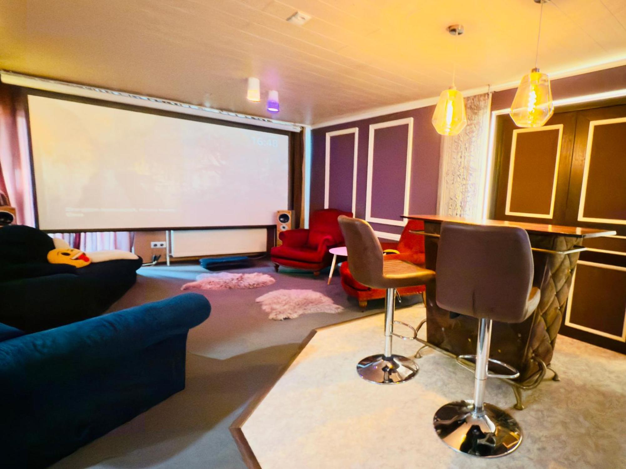 Bookeinfach Bad Ems - Private - Sauna Jacuzzi Whirlpool Swimmingpool Alahna Sup Beachvolleyball Billiards Ping Pong Cinema Theater Music Disco Ball Bbq Und Parkplaetze Room photo
